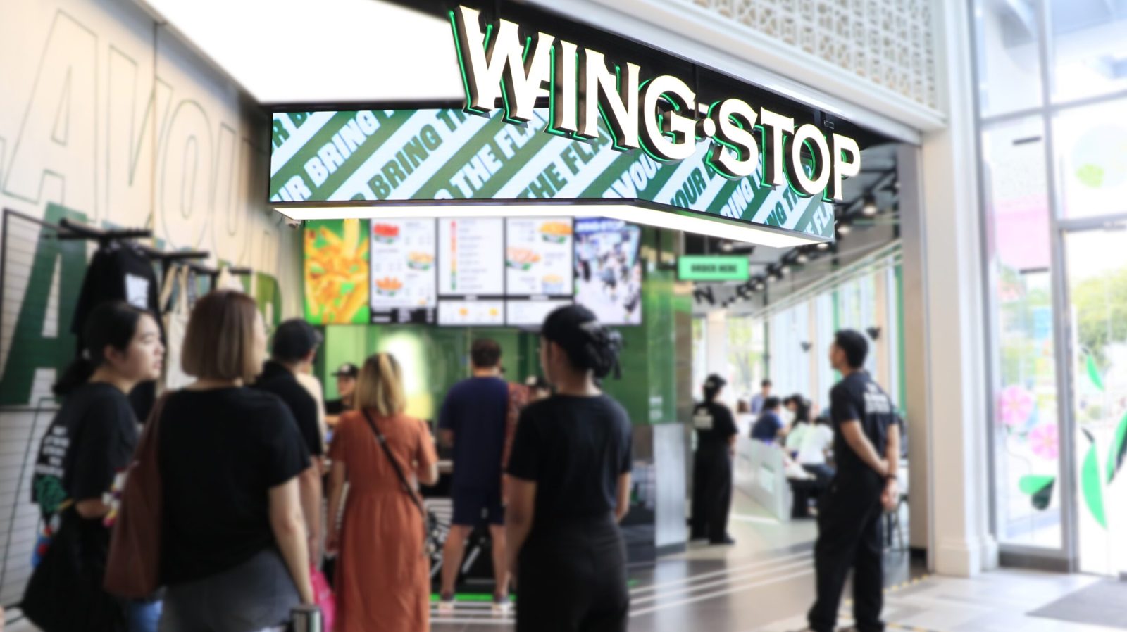 Wingstop Samyan Mitrtown LED Display: More than just showing images, it creates a captivating atmosphere for the entire restaurant.