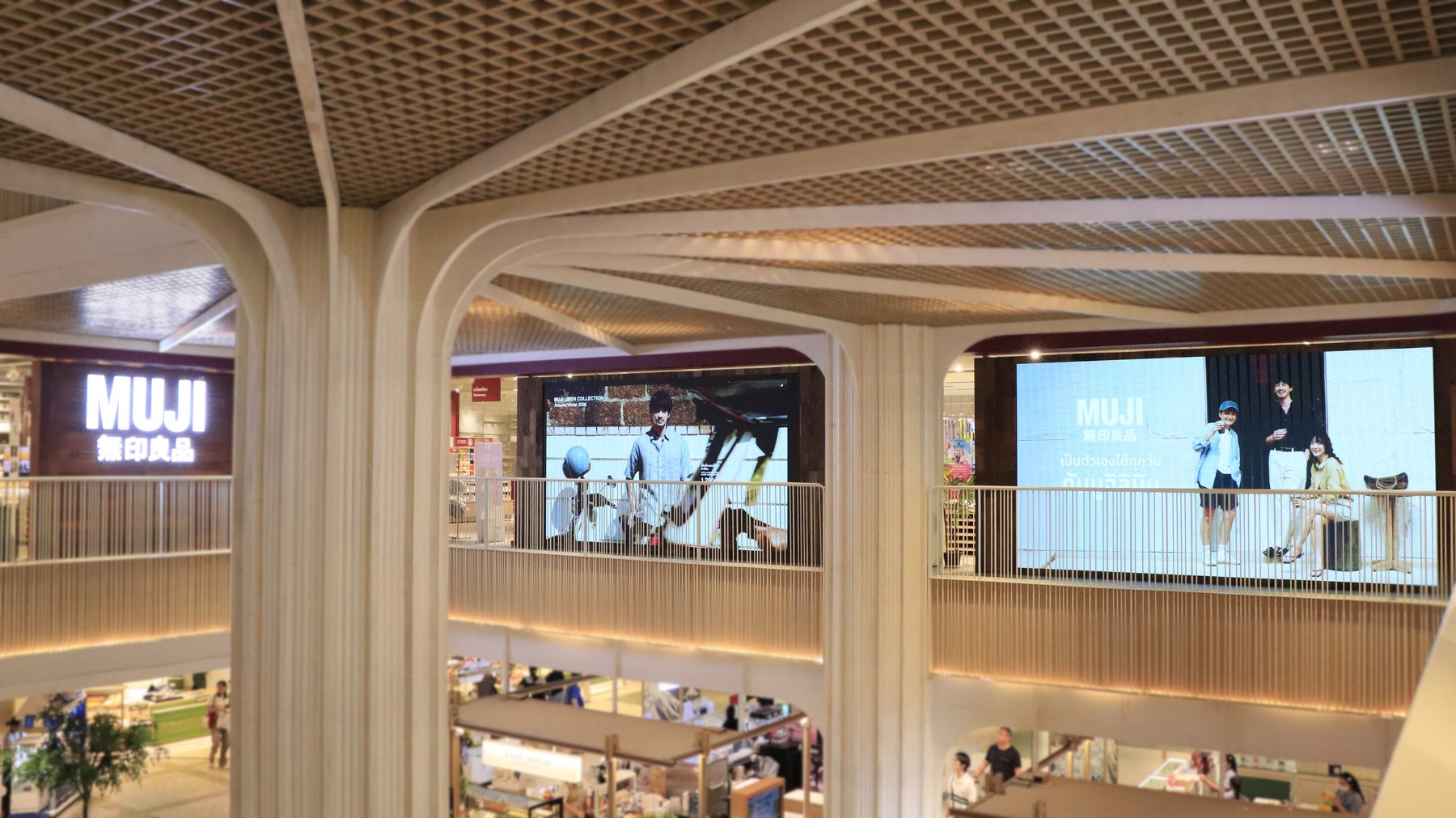 Indoor LED Display P1.86 installed at MUJI centralwOrld