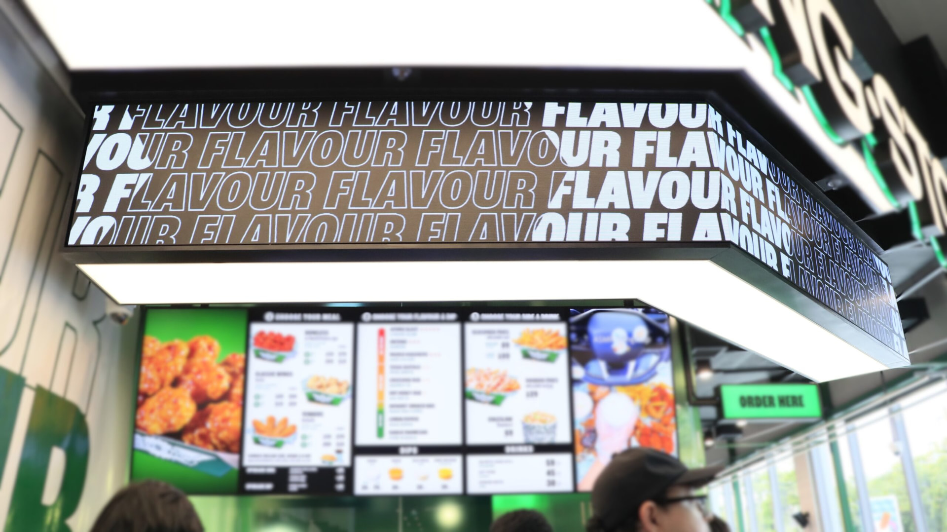 Wingstop Samyan Mitrtown LED Display: More than just showing images, it creates a captivating atmosphere for the entire restaurant. project photo 3