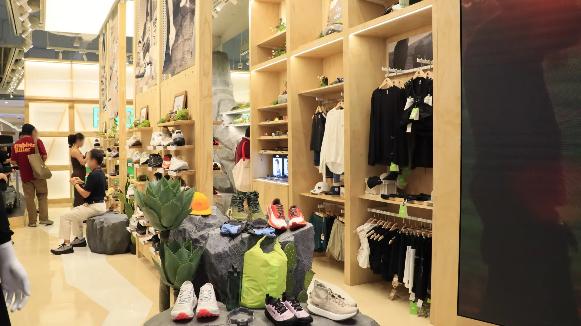 RNG Sport, Emporium — Make the Space Stand Out. Make the Brand Speak Louder. project photo 5