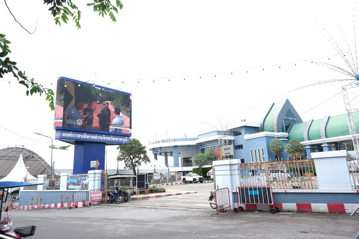THREE SIDES. GREATER VISIBILITY. — จอ LED 3 หน้า ณ ศาลาประชาคมเทศบาลเมืองบ้านโป่ง รูปภาพโครงการ 8