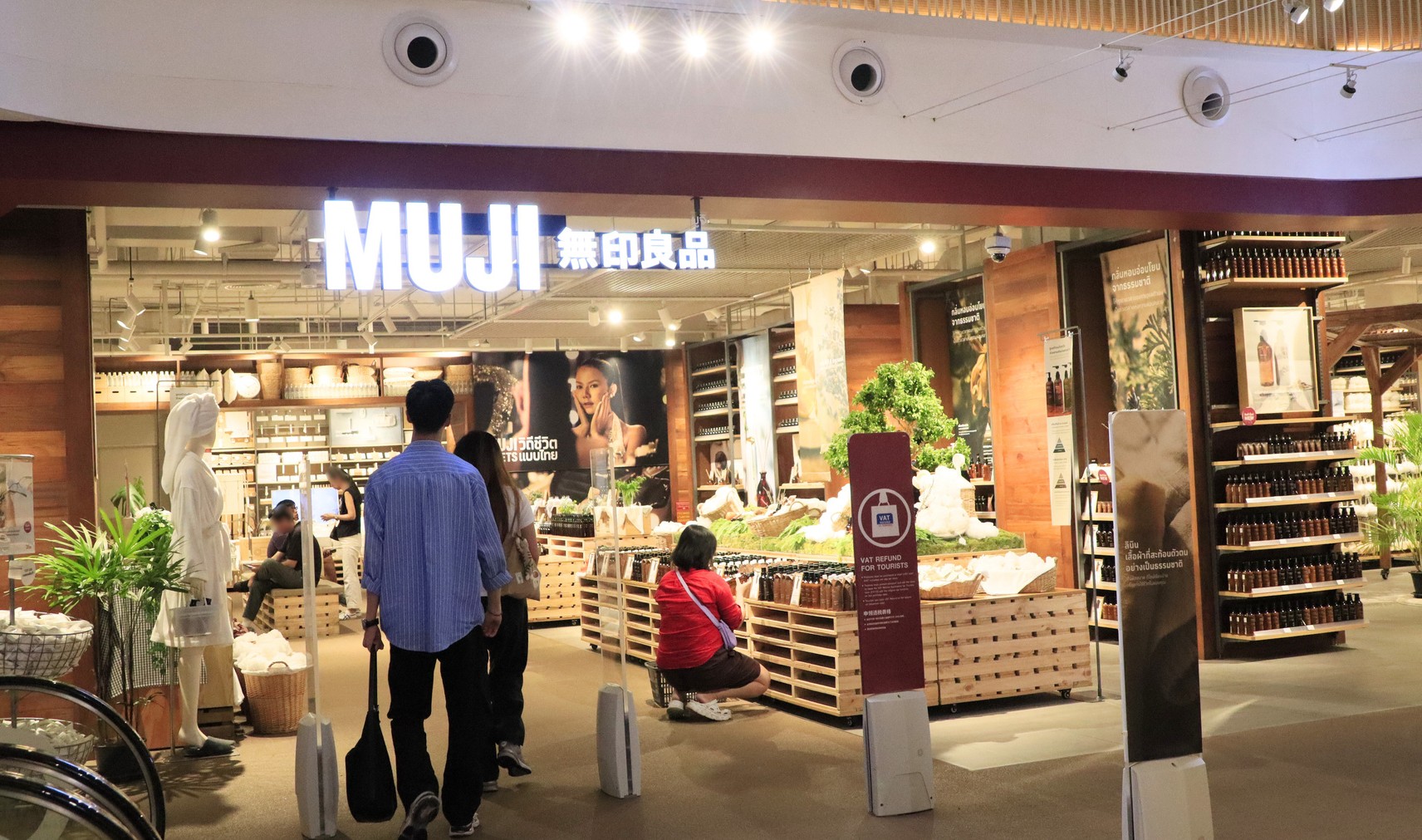 MUJI @centralwOrld — Minimal Space. Elevated Visuals. project photo 9